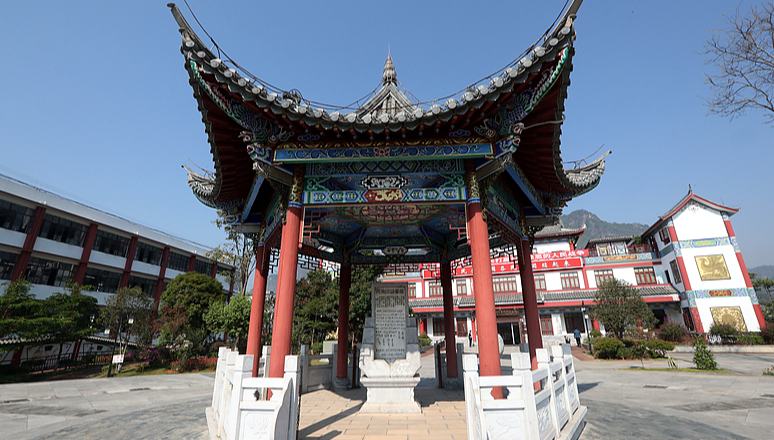 Xi Jinping fordert kontinuierliche F?rderung ethnischer Einheit                    Der chinesische Staatspr?sident Xi Jinping hat am Mittwoch betont, die ethnische Einheit von Generation zu Generation kontinuierlich f?rdern zu wollen.